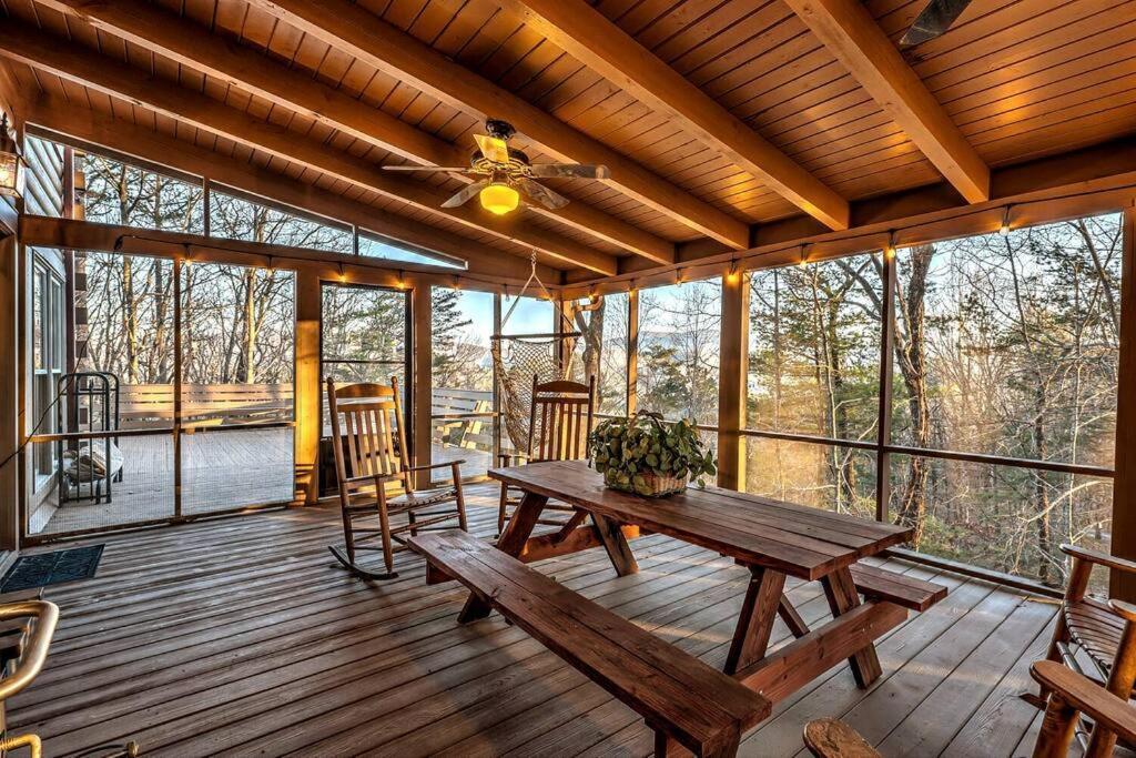 Blue Ridge Bliss- Spacious Cabin, Pets, Hot Tub! Екстериор снимка