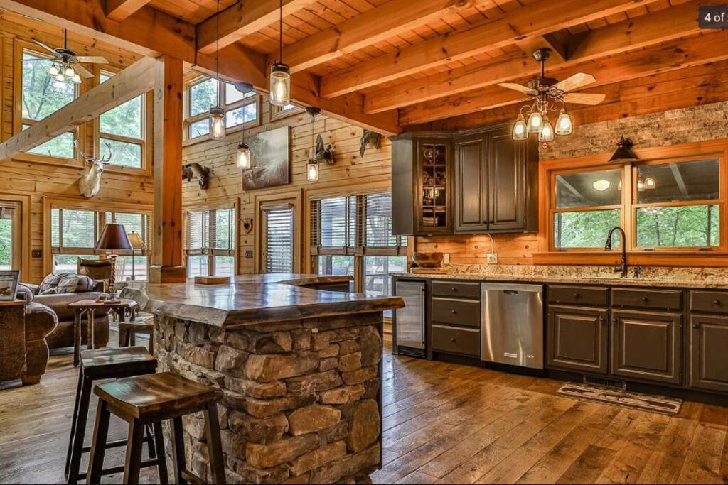 Blue Ridge Bliss- Spacious Cabin, Pets, Hot Tub! Екстериор снимка