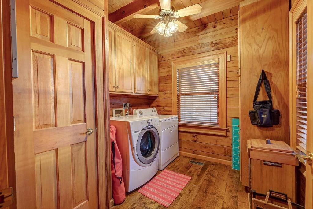 Blue Ridge Bliss- Spacious Cabin, Pets, Hot Tub! Екстериор снимка