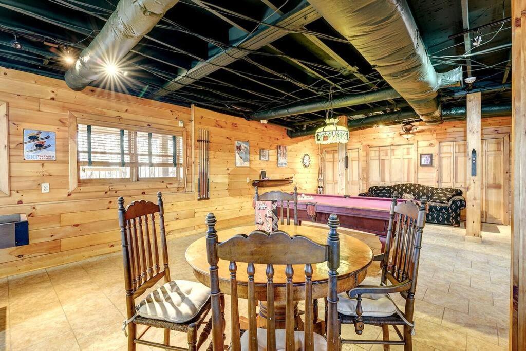 Blue Ridge Bliss- Spacious Cabin, Pets, Hot Tub! Екстериор снимка