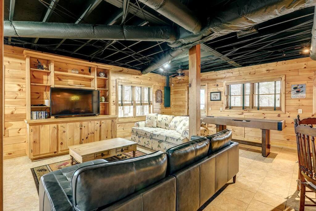 Blue Ridge Bliss- Spacious Cabin, Pets, Hot Tub! Екстериор снимка